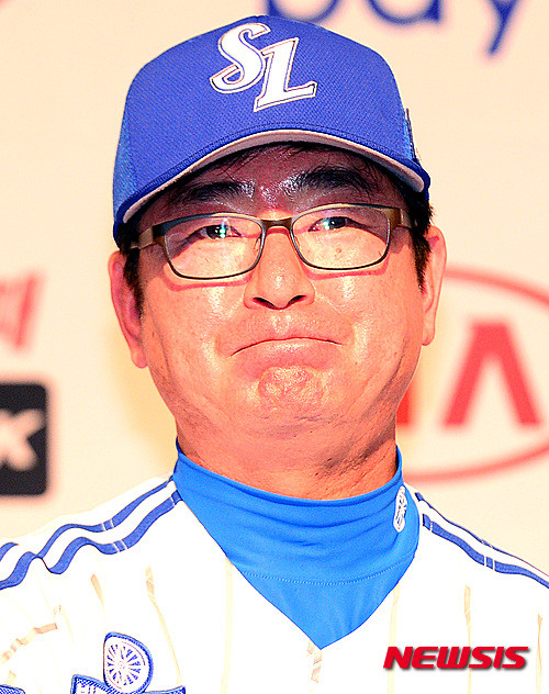 ▲ 25일 오후 대구광역시 동구 대구경북디자인센터에서 열린 ‘2015 KBO리그 한국시리즈 미디어데이’에서 삼성 류중일 감독이 도박관련 선수 질문에 답답한 표정을 하고 있다.  ⓒ 뉴시스