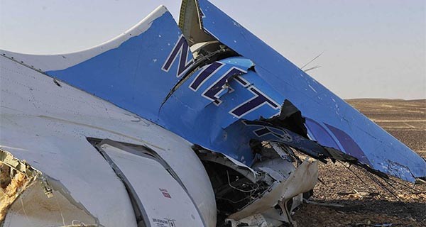 지난 10월 31일 오전(현지시간) 이집트 시나이 반도 북동부에 추락한 러시아 '코갈림 아비아 항공' 소속 A-321 여객기의 잔해. ⓒ러시아 스푸트니크 뉴스 화면캡쳐
