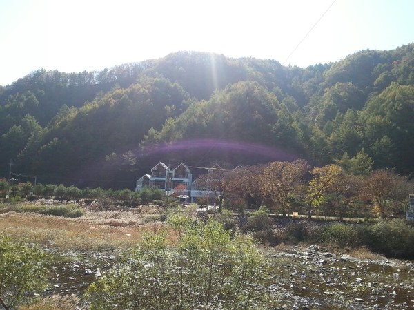 ▲ 가평군 명지산 초입의 가을 전경이 정겹다. 오늘의 날씨는 오늘부터 완연한 가을날씨라고 밝혔다.ⓒ뉴데일리 스타 황용희