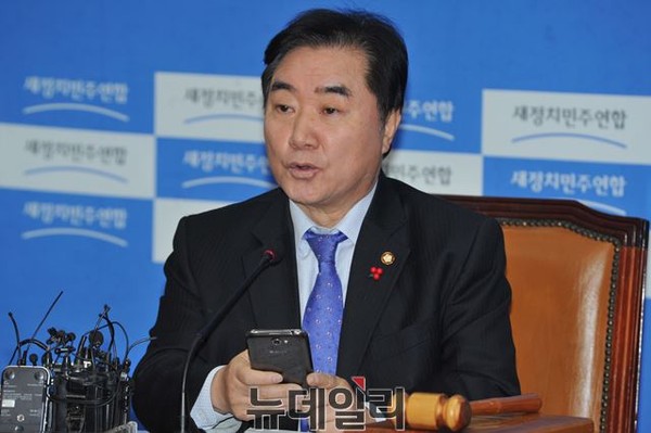 ▲ 이석현 국회부의장은 2일 교통방송 라디오에 출연해 당내 계파 갈등의 해소 방안으로 조기 선대위 발족과 오픈프라이머리 시행을 제안했다. ⓒ뉴데일리 이종현 기자