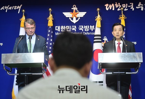 ▲ 2일 SCM 마친 양국 장관이 국방부 브리핑루에서 공동성명을 발표하고 있다.ⓒ뉴데일리 정상윤 사진기자