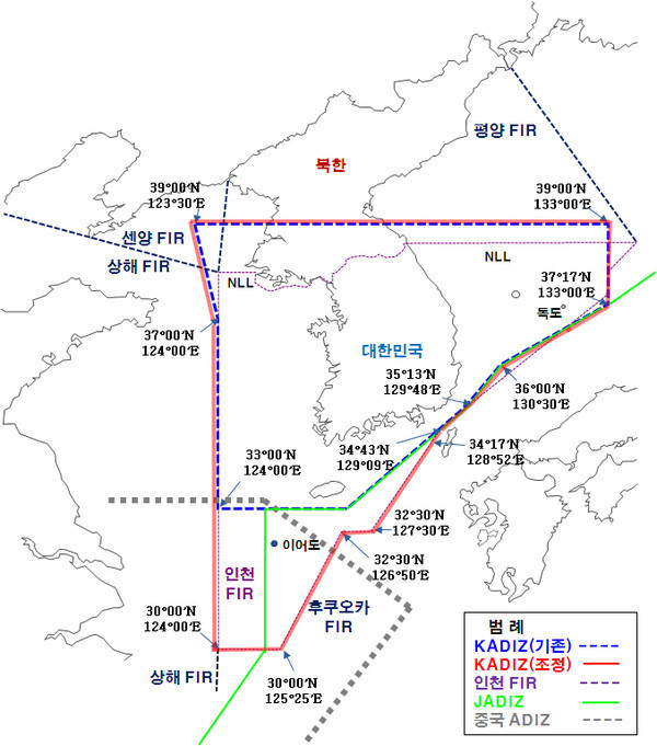 2013년 11월 中공산당이 일방적으로 선포한 '방공식별구역(CADIZ)'과 한국 정부가 새로 선포한 '방공식별구역(KADIZ)' 지도. ⓒ뉴데일리 DB