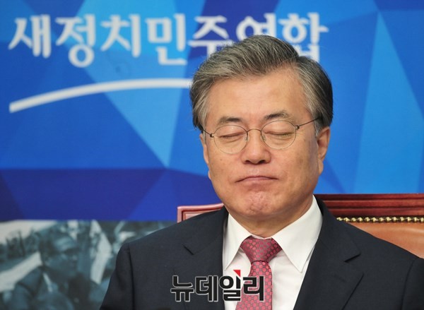 ▲ 새정치민주연합 문재인 대표(사진)는 지난달 29일 10·28 재보선 참패 책임에 대해 [선거에서 지고 그러지만, 그런 가운데 성장해 나간다]고 답해 논란을 빚었다. ⓒ뉴데일리 이종현 기자