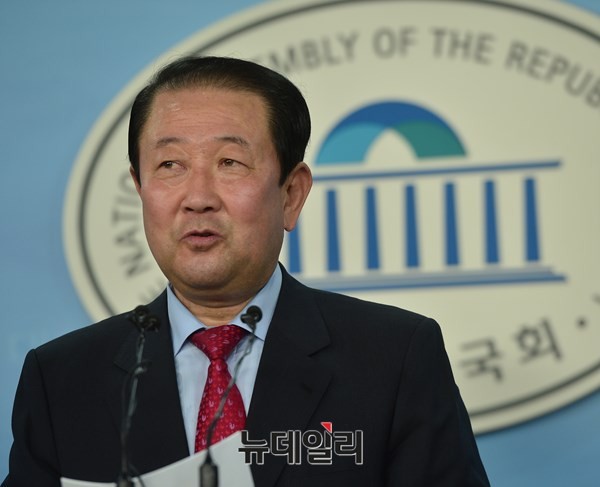 ▲ 무소속 박주선 의원이 4일 민생에 올인하라는 국민의 명령을 받들 수 있는 중도개혁·민생실용 신당의 청사진을 재차 밝혔다. ⓒ뉴데일리 정상윤 기자
