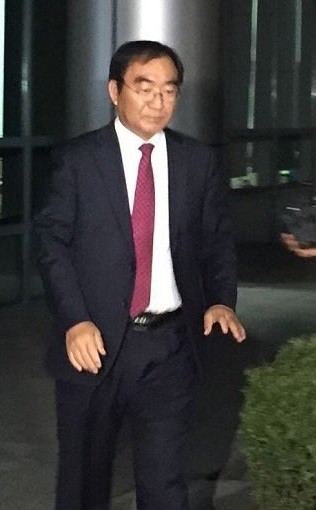 ▲ 이승훈 시장이 지난 3일 오전 6시 밤샘 조사를 받고 청주지검 청사를 나오고 있다. ⓒ뉴데일리