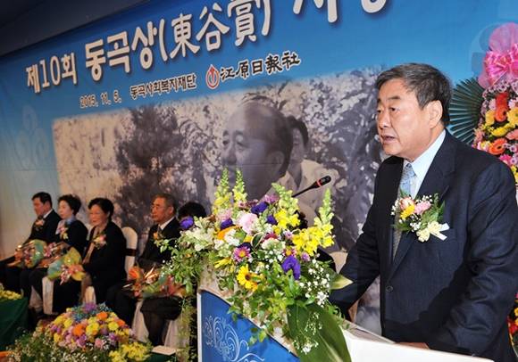 ▲ 동부그룹 김준기 회장이 '제10회 동곡상 시상식'에서 인사말을 하고 있다. ⓒ동부