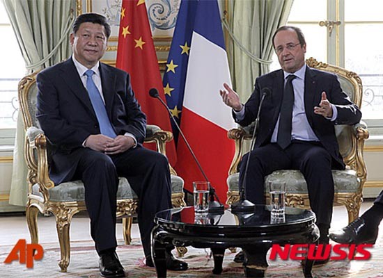 ▲ 중국을 국빈 방문한 프랑수아 올랑드 프랑스 대통령과 시진핑 中공산당 총서기. ⓒ뉴시스-AP. 무단전재 및 재배포 금지.