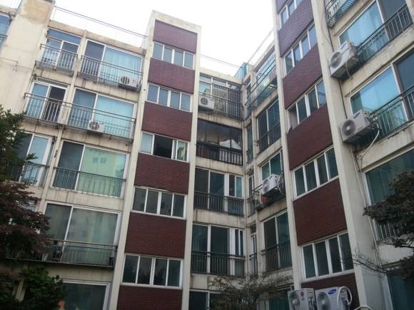 ▲ 성수전략정비구역 4지구 주민들은 재개발 동의 비중이 높은 것으로 나타났다. 사진은 4지구 내 삼익아파트 모습.ⓒ뉴데일리경제