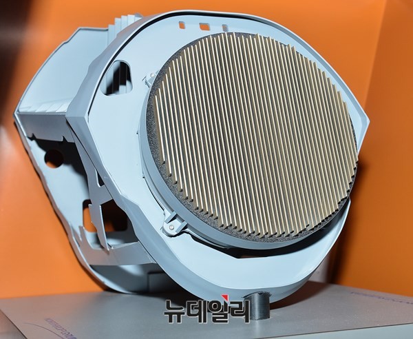 ▲ 노스롭 그루먼의 F-35용 AESA레이더 모형.ⓒ뉴데일리 정상윤 사진기자