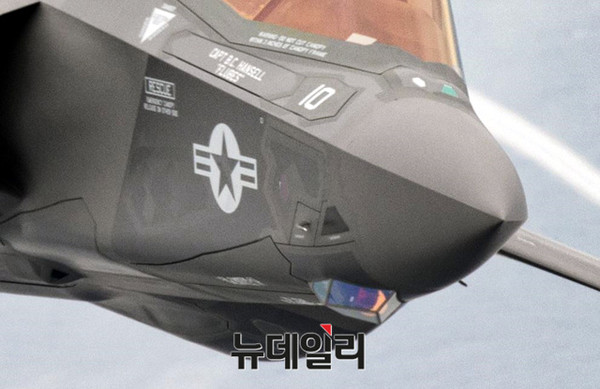 ▲ F-35의 (사진상 기체 하단 보라색장비)EOTS(전자광학 표적 장비)/EODAS(전자광학 분산개구 적외선시스템)센서 .ⓒ록히드마틴