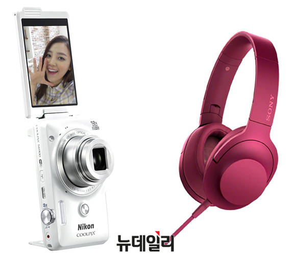 ▲ 'COOLPIX S6900' 디지털 카메라(왼쪽)와 'h.ear on' 헤드폰(오른쪽). ⓒ니콘-소니