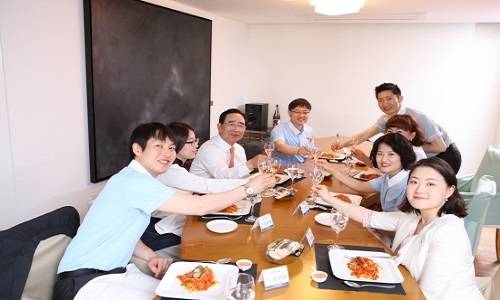 ▲ 한동우 회장은 신한의 후배들에게 "정치하지 말라'고 조언한다ⓒ뉴데일리 DB