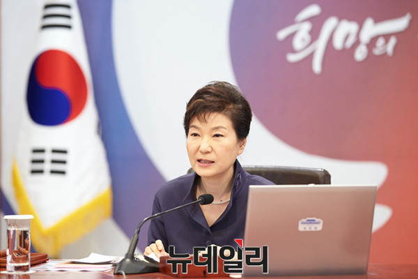 ▲ 박근혜 대통령이 10일 청와대에서 국무회의를 주재하고 있다. ⓒ뉴데일리