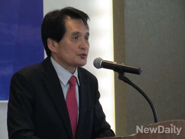 ▲ 전북희망연대의 공동대표로 추대된 장세환 전 의원이 10일 오후 전북 전주 N타워웨딩홀에서 열린 창립식에서 연설을 하고 있다. ⓒ전주(전북)=뉴데일리 정도원 기자