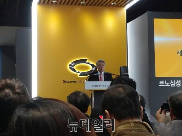 ▲ 박동훈 르노삼성차 부사장은 11일 르노삼정 분당오리전시장에서 열린 기자간담회에서 내년 3월쯤 탈리스만을 국내에 출시할 예정이라고 밝혔다.ⓒ남두호 기자