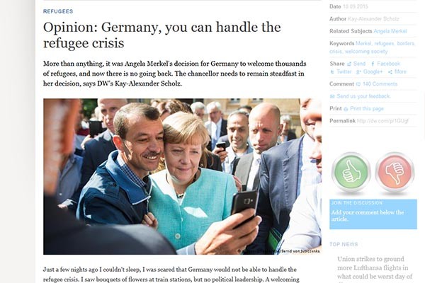 ▲ 독일관영 '도이체벨레'의 독자 의견란. 사진 속 시리아 난민이 메르켈 총리와 셀카를 찍는 모습이다. 난민이 최신형 스마트폰을 갖고 있는 점이 눈에 띤다. ⓒ獨 도이체 벨레 독자의견란 캡쳐