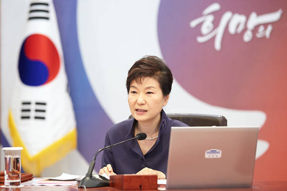 ▲ 박근혜 대통령이 지난 10일 청와대에서 국무회의를 주재하고 있다. ⓒ 뉴데일리