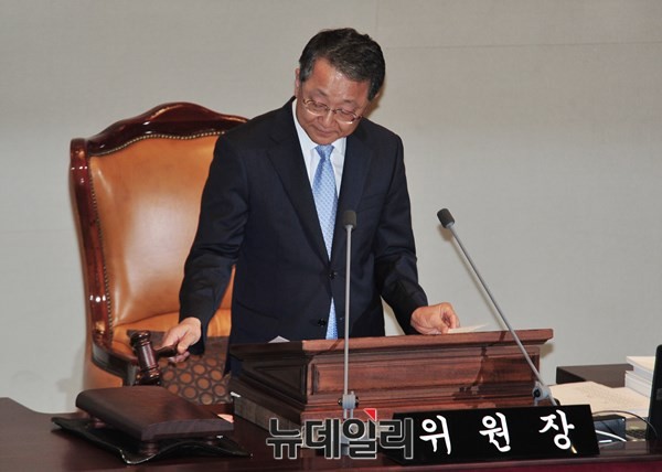 ▲ 김재경 예결위원장(사진)은 예산소위 정원이 17명까지 늘어나서는 효율적인 예산안 심사가 불가능하다는 입장을 고수하고 있다. ⓒ뉴데일리 이종현 기자