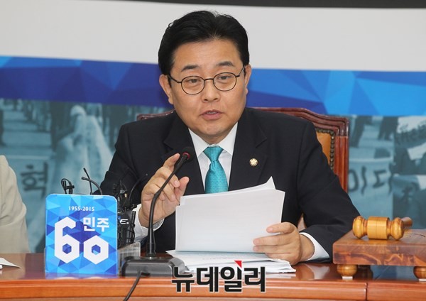 ▲ 새정치민주연합 전병헌 최고위원이 확대간부회의에서 공개 모두발언을 하고 있다. 전병헌 최고위원은 13일 확대간부회의에서 예결소위가 예결대위가 됐다고 한탄하며 자성의 목소리를 냈다. ⓒ뉴데일리 이종현 기자