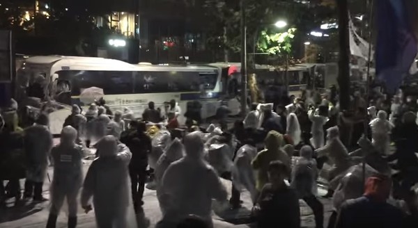 ▲ ⓒ ‘광화문 총궐기 폭력시위 현장 Korea riot 2015’ 화면 캡처