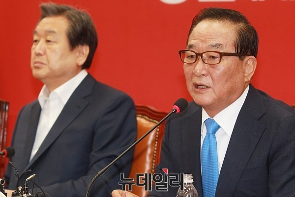 ▲ 새누리당 김무성 대표최고위원(왼쪽)과 서청원 최고위원. ⓒ뉴데일리 이종현 기자