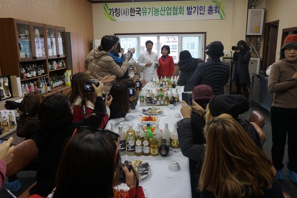 ▲ 찾아가는 양조장 SNS 기자단 팸투어 장면. 사진제공 청주시 ⓒ뉴데일리