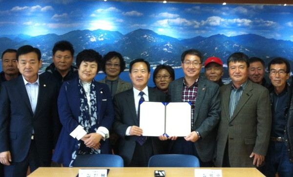 ▲ 건보 인재개발원과 청풍면이 상생발전 협약을 가졌다. 사진제공=제천시