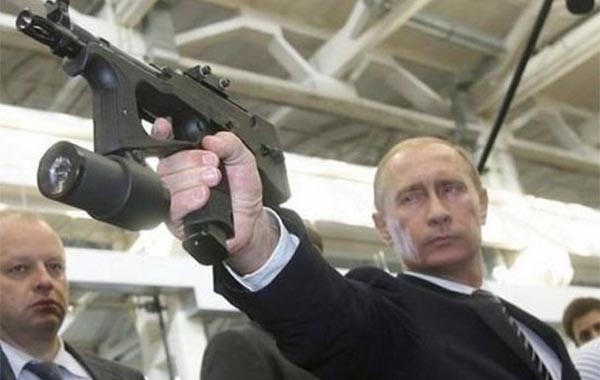 ▲ “테러리스트를 용서하느냐 것은 신께 달려있지만, 그들을 신께 보내는 것은 내가 할 일이다.”  푸틴 러시아 대통령이 여객기 관련 조사결과를 보고받은 자리에서 했다는 말이 러시아 투데이 앵커의 트위터에 올라오면서 전 세계로 퍼지고 있다. 사진은 트윗 멘션과 함께 도는 사진. ⓒ바스툴스포츠닷컴 화면캡쳐