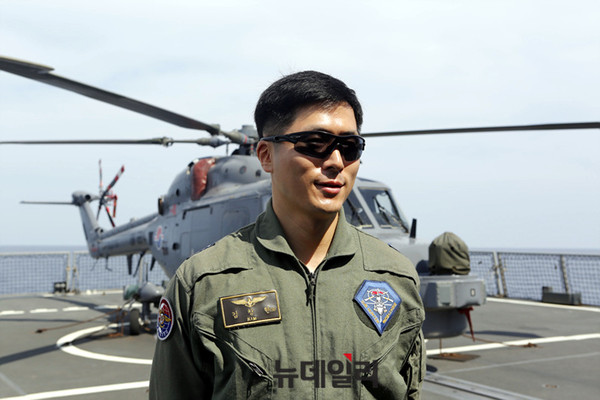 ▲ 해상작전헬기(LYNX) 조종사 ⓒ뉴데일리 아덴만 특별취재단