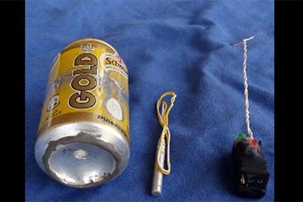 ▲ 테러조직 '대쉬(ISIS)'가 공개한 홍보매체 '다비크' 12호에 게재된 러시아 여객기 폭파용 폭탄 사진. ⓒ다비크 내용 캡쳐