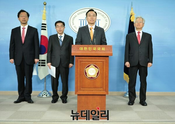 ▲ (왼쪽부터) 차기환 세월호 특조위원, 이헌 부위원장, 황전원 위원, 고영주 위원. ⓒ뉴데일리 이종현 기자