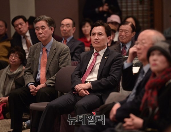 ▲ 새누리당 김진태 의원이 19일 국회 법제사법위원회에서 지난 14일 광화문 폭동 사태 때 중상을 입은 백남기씨의 부상 원인에 의혹을 제기했다. ⓒ뉴데일리 정상윤 기자