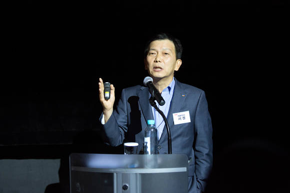 18일 서울 청담 CGV에서 '영화산업 미디어포럼'을 진행하고 있는 서 정 대표이사의 모습. ⓒCGV