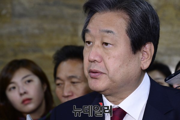 ▲ 새누리당 김무성 대표가 지난 14일 광화문 폭동 사태에 대한 사후대책으로 시위현장에서 복면 착용 금지법안을 내겠다고 했다. ⓒ뉴데일리 이종현 기자