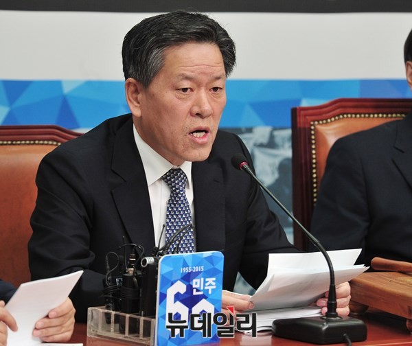 ▲ 새정치민주연합 주승용 최고위원이 20일 최고위원회의에서 문재인 대표의 이른바 문안박 연대 제안의 문제점을 조목조목 비판하고 있다. ⓒ뉴데일리 이종현 기자