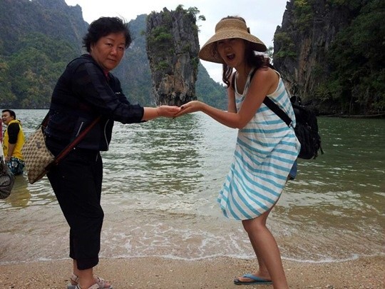 ▲ 배우 한고은이 20일 오후 서울 영등포구 여의도동 KBS에서 열린 '제52회 대종상영화제' 레드카펫 행사에 참석해 입장하고 있다.   ⓒ 뉴시스