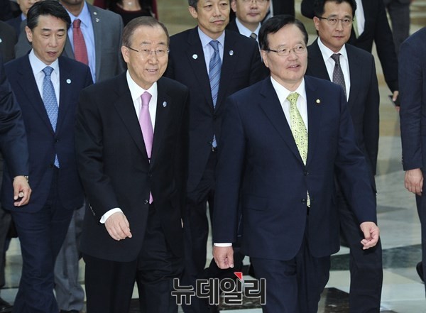 ▲ 반기문 유엔사무총장이 김영삼 전 대통령의 서거에 고인과의 인연을 떠올리며 깊은 애도의 뜻을 표했다. 사진은 국회를 방문해 정의화 국회의장과 만난 반기문 총장. ⓒ국회 사진공동취재단