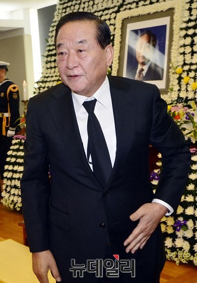 ▲ 22일 김영삼 전 대통령의 빈소가 차려진 서울대 병원 장례식장에서 새누리당 서청원 최고위원은 대한민국의 정치적 대부, 큰 별이 졌다"고 했다. ⓒ뉴데일리 이종현 기자