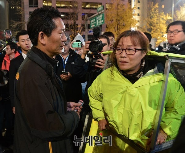 지난 14일 광화문 시위현장에 모습을 드러낸 정청래 새정치민주연합 의원. ⓒ 정상윤 기자