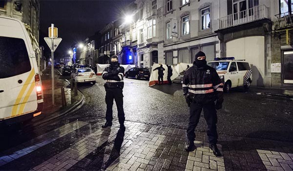 테러 용의자 검거작전을 펼치는 벨기에 경찰. ⓒ美공영방송 NPR 홈페이지 캡쳐