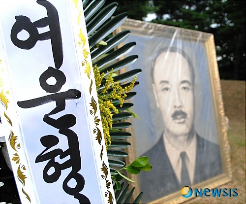 ▲ 기존의 검정교과서에는 "6.25전쟁 직전, 38도선에 잦은 충돌이 일어났다"고 기록돼 있는 등, 전쟁의 책임이 남북 모두에게 있다는 식의 '좌편향적 표현'이 상당수 등장한다.   ⓒ 조선닷컴 DB