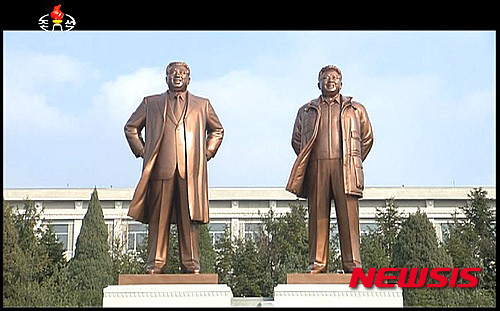 ▲ 지난 11월 8일 오전 서울 청계천 전태일다리에서 열린 전태일 열사 45주기 추모대회에서 이수호 전태일재단 이사장이 발언을 하고 있다.   ⓒ 뉴시스