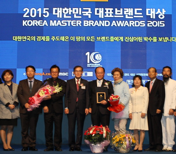 ▲ 단양군이 지난 4월, 대한민국 대표브랜드 대상을 받은 모습. 사진제공=단양군