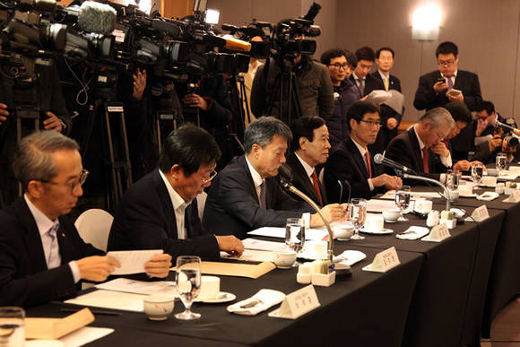 ▲ 주택업계 대표들은 규제 완화를 적극적으로 주문했다. 사진은 간담회에 참석한 주택업계 대표들.ⓒ국토교통부