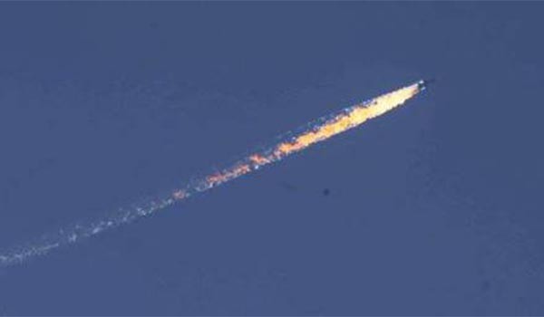 ▲ 지난 24일(현지시간) 터키 공군 F-16 전투기에 격추된 Su-24 공격기의 모습. ⓒ유튜브 영상 캡쳐