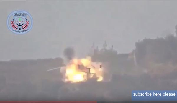 ▲ 터키 에르도안 정권의 지원을 받는 투크르멘 반군이 찍어 공개한, 러시아 구조헬기 공격 장면. ⓒ유튜브 화면 캡쳐