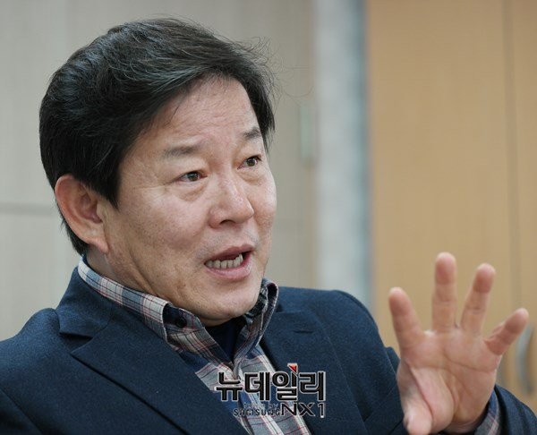 ▲ 새정치민주연합 정재호 전 청와대 비서관이 고양시민이 부당한 처우를 받고 있는 서울외곽순환고속도로 북부 구간 요금 문제의 대안과 해법을 설명하고 있다. ⓒ뉴데일리 정상윤 기자