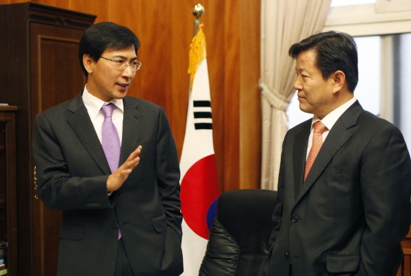 ▲ 새정치민주연합 안희정 충남도지사와 정재호 전 청와대 비서관. ⓒ정재호 전 비서관 제공