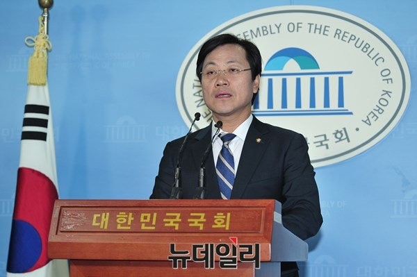 ▲ 새정치민주연합 오영식 최고위원은 27일 기자회견을 열고 최고위원직 사퇴를 선언했다. ⓒ뉴데일리 이종현 기자