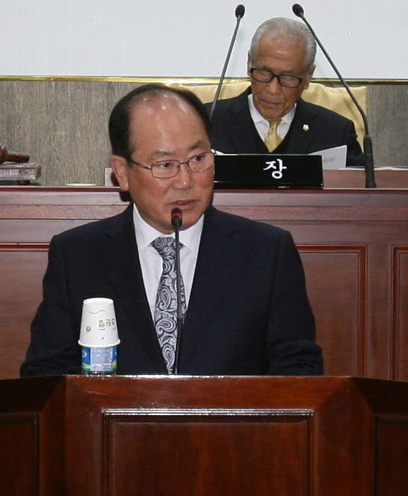 ▲ 시정연설을 하고 있는 류한우 단양군수.사진제공=단양군